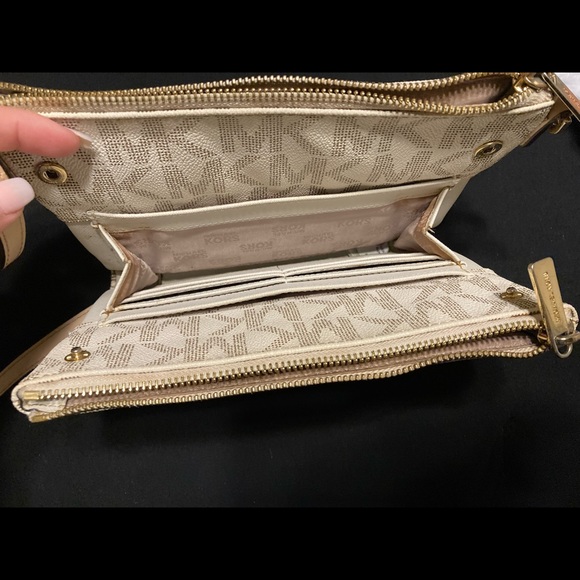 Michael Kors crossbody - Picture 2 of 5